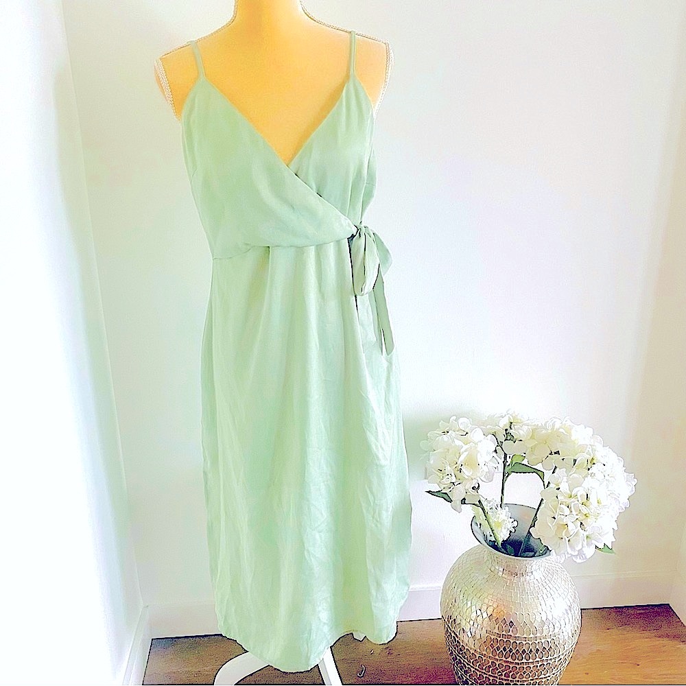 💕Pretty Pistachio Green Midi Dress SZ L